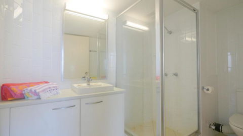 Monterey Lodge Unit 16 27 Warne Terrace. Kings Beach - Surfers Gold Coast 4