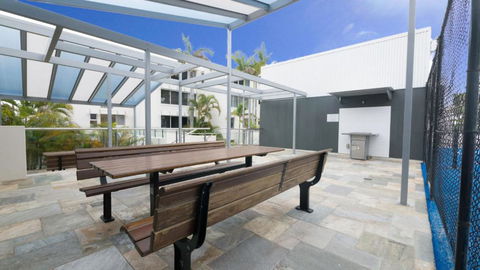 Monterey Lodge Unit 16 27 Warne Terrace. Kings Beach - Surfers Gold Coast 6