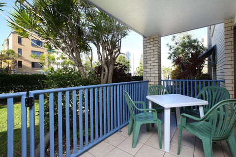 Levuka Unit 4 14 Moreton Pde. Kings Beach - Surfers Gold Coast 2