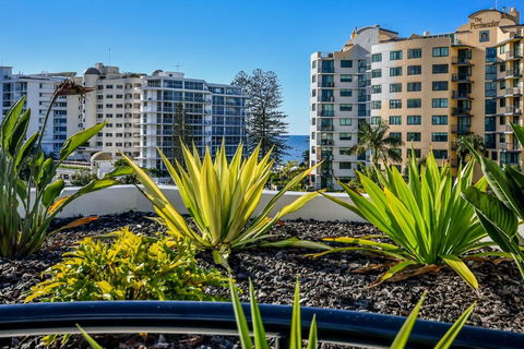 Second Floor 2 Bedroom Mooloolaba Escape Caribbean Resort - Surfers Gold Coast 3