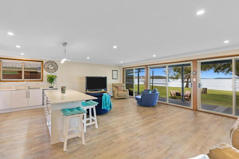Kalimna Lakeside Living - Surfers Gold Coast 2
