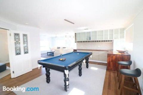 Saltwater Manor - Surfers Gold Coast 1
