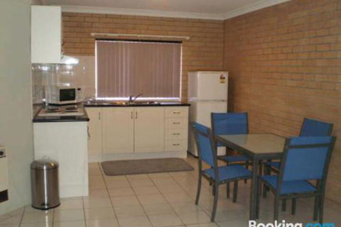 Retreat On Surf Beach - Surfers Gold Coast 2