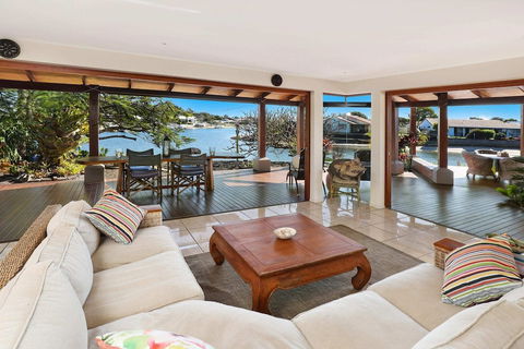 Schirmann Waterfront Home - Surfers Gold Coast 5
