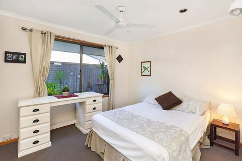 Schirmann Waterfront Home - Surfers Gold Coast 3