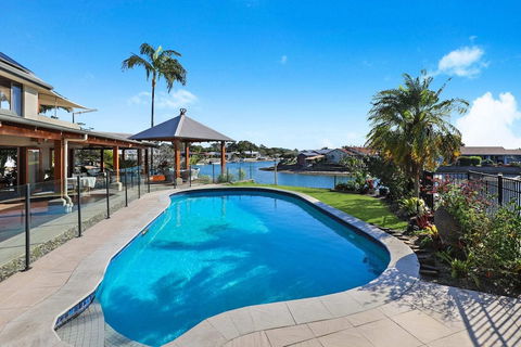 Schirmann Waterfront Home - Surfers Gold Coast 0