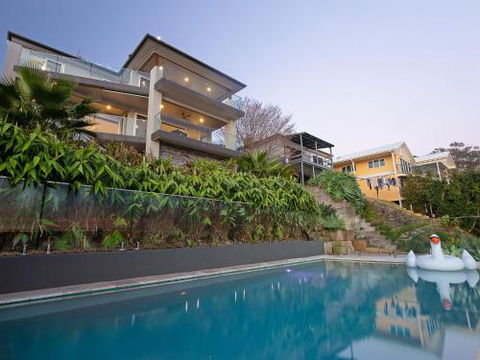 Absolute Waterfront Lakehouse Fishing Point Waterfront Pool Jetty - Surfers Gold Coast 0