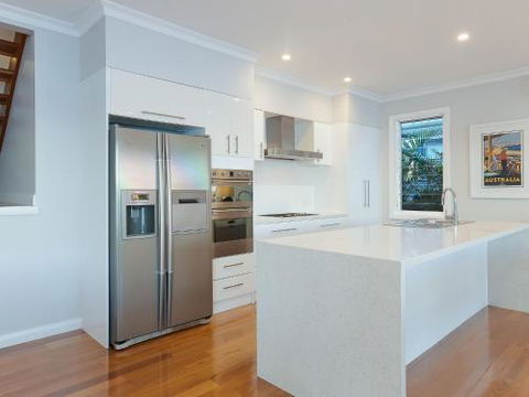 Absolute Waterfront Lakehouse Fishing Point Waterfront Pool Jetty - Surfers Gold Coast 5