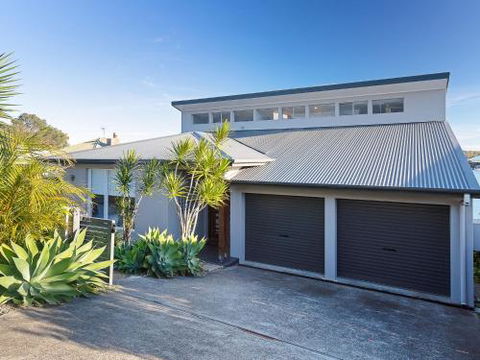 Absolute Waterfront Lakehouse Fishing Point Waterfront Pool Jetty - Surfers Gold Coast 3