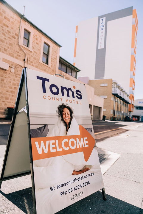 Tom's Court Hotel - Surfers Gold Coast 2