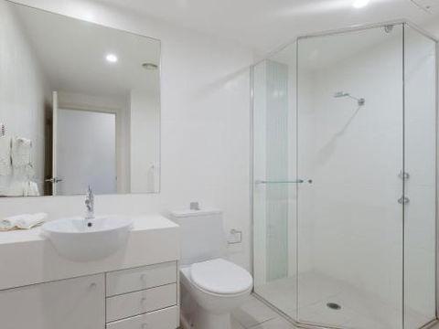 245 Pacific Blue 265 Sandy Point Rd Air Conditioned Unit With Resort Facilities & Linen Supplied - Surfers Gold Coast 2