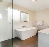Lighthouse Cottage - Surfers Gold Coast