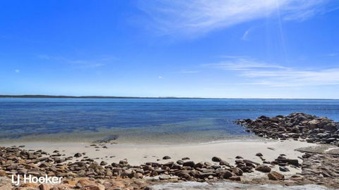 Yacaaba Beautiful Waterfront Location - Surfers Gold Coast 3