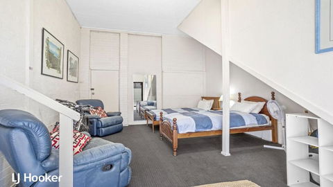 Yacaaba Beautiful Waterfront Location - Surfers Gold Coast 4