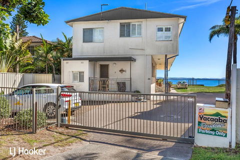 Yacaaba Beautiful Waterfront Location - Surfers Gold Coast 1
