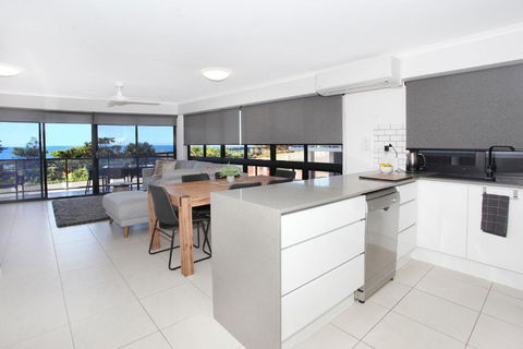Unit 1 Phoenix Apartments Coolum Beach - Surfers Gold Coast 3
