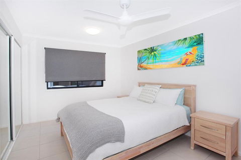 Unit 1 Phoenix Apartments Coolum Beach - Surfers Gold Coast 4