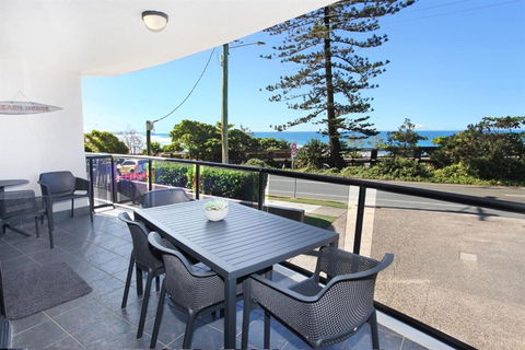 Unit 1 Phoenix Apartments Coolum Beach - Surfers Gold Coast 2