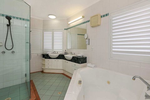 PRTFINO Ultimate Penthouse - Surfers Gold Coast 5