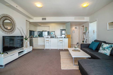 Location 5 Star Stylish Apt With Views - Surfers Gold Coast 3