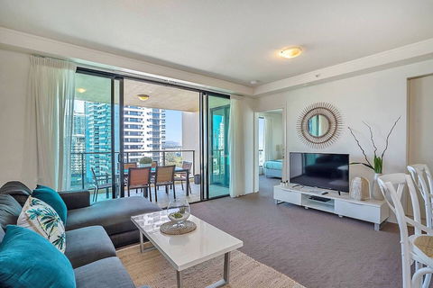 Location 5 Star Stylish Apt With Views - Surfers Gold Coast 6