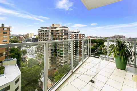 Vibrant Inner City Apartment SHIL2 - Surfers Gold Coast 3