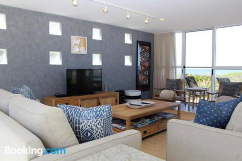 BARANBALEE WEEKLY ONLY - Surfers Gold Coast 2