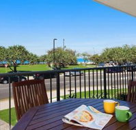 Kings Beach Ocean Front Views Private Balcony overlooking Kings Beach - Surfers Gold Coast