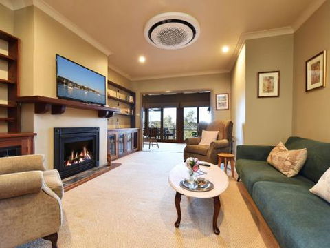 Wangi Waterfront Delight Estate Waterfront Reserve Home - Surfers Gold Coast 0