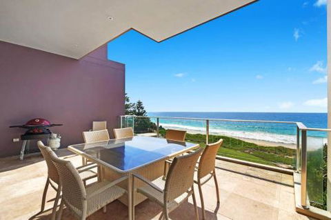 Beach & Ocean Front Penthouse With Wifi & Parking - Surfers Gold Coast 0