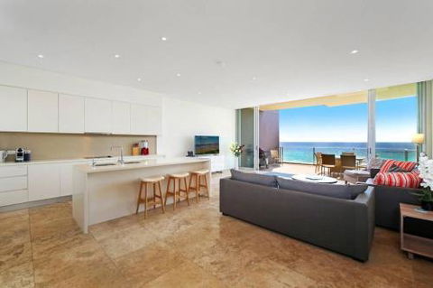 Beach & Ocean Front Penthouse With Wifi & Parking - Surfers Gold Coast 6