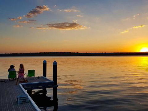 ESTUARY HOUSE Basin View 4pm Check Out Sundays - Surfers Gold Coast 3