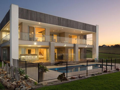 Ocean Breeze - Surfers Gold Coast 3