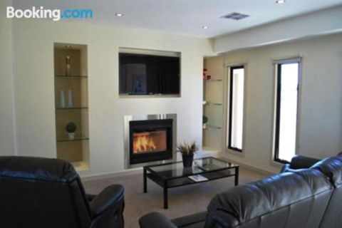 Eagles Nest - Surfers Gold Coast 0