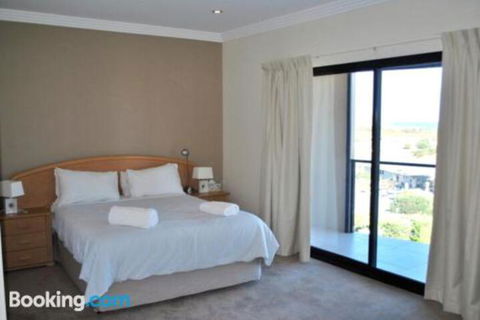 Eagles Nest - Surfers Gold Coast 6