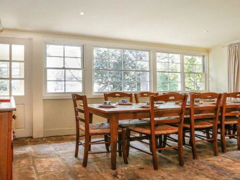 LAVENDER COTTAGE Alpine Southern Highlands 4pm Check Out Sundays - Surfers Gold Coast 4