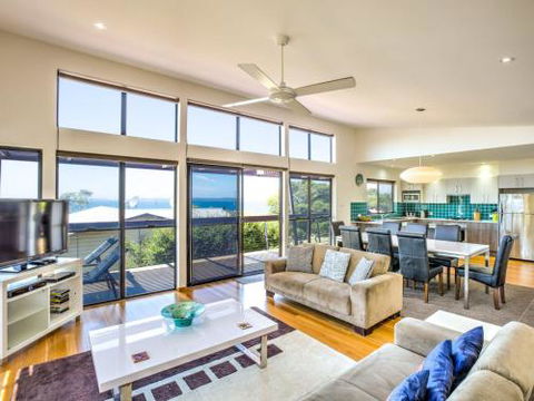 The Lookout At Hyams Beach 4pm Check Out Sundays - Surfers Gold Coast 6