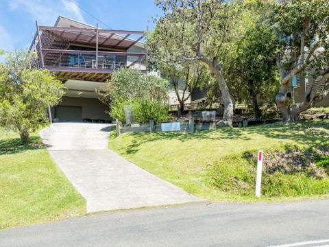 The Lookout At Hyams Beach 4pm Check Out Sundays - Surfers Gold Coast 4