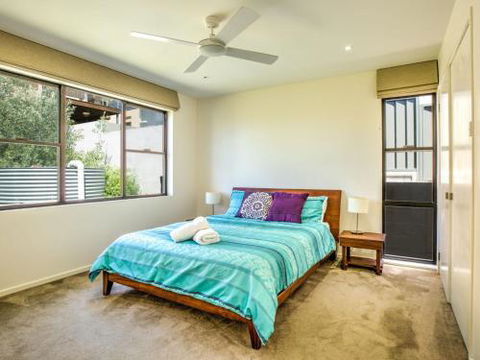 The Lookout At Hyams Beach 4pm Check Out Sundays - Surfers Gold Coast 3
