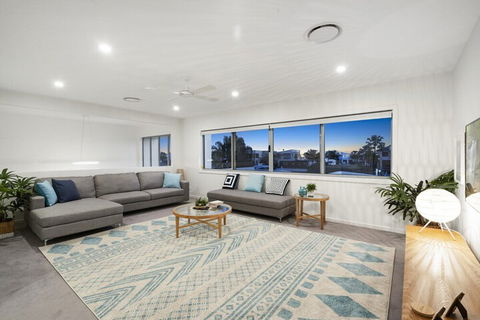 Luxury Canal Front Holiday House Raptor Pde Banksia Beach - Surfers Gold Coast 6