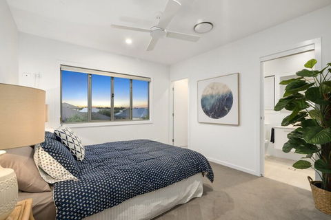 Luxury Canal Front Holiday House Raptor Pde Banksia Beach - Surfers Gold Coast 3