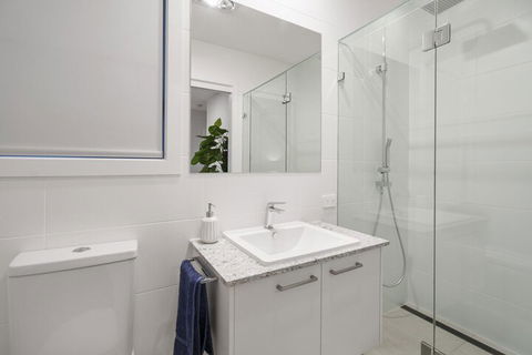 Luxury Canal Front Holiday House Raptor Pde Banksia Beach - Surfers Gold Coast 5