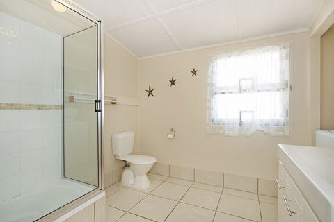 Close To Water Restaurants & Clubs Toorbul St. Bongaree - Surfers Gold Coast 6