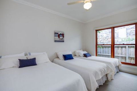 SantAnna - Surfers Gold Coast 1