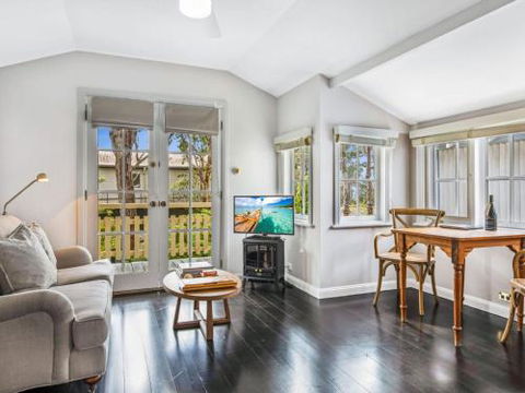 Cottage 4 Hyams Beach Seaside Cottages - Surfers Gold Coast 4