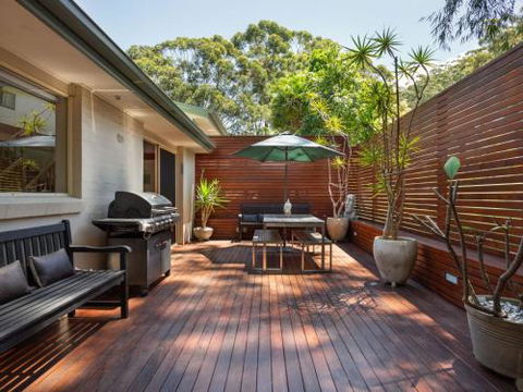 Birdsong At Hyams Beach 4pm Check Out Sundays - Surfers Gold Coast 5