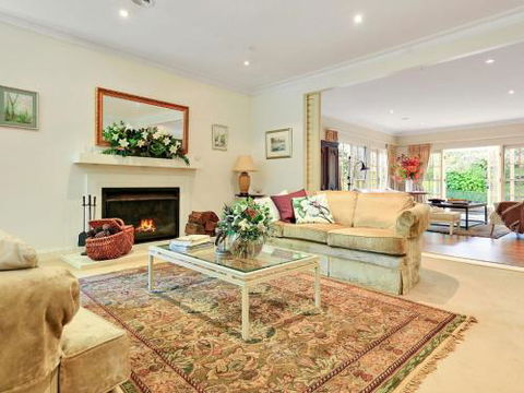 Mirrabooka Burrawang Beautiful Home & 3 Acres Of Gardens In The Southern Highlands - Surfers Gold Coast 4