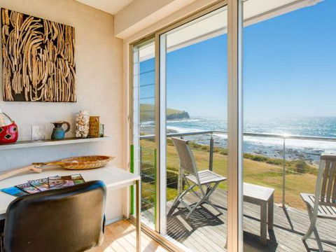 PENZANCE Gerroa Beachfront To Shelley Beach & 4pm Check Out Sundays - Surfers Gold Coast 0