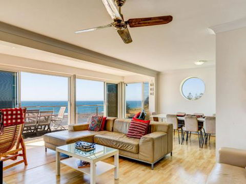 PENZANCE Gerroa Beachfront To Shelley Beach & 4pm Check Out Sundays - Surfers Gold Coast 1