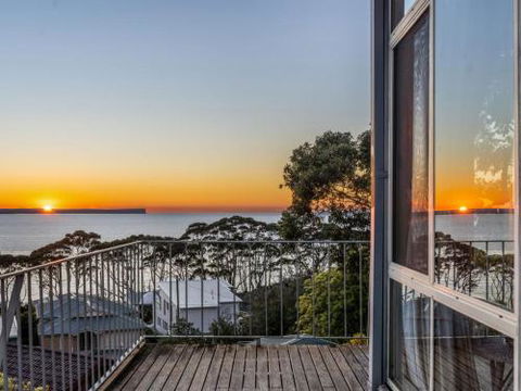 Sea Point At Hyams Beach 4pm Check Out Sundays - Surfers Gold Coast 4
